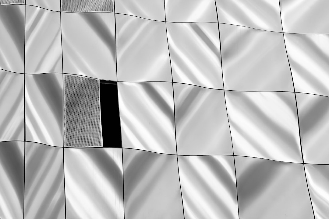 US500 (S&P 500) chart showing price action and key support/resistance levels