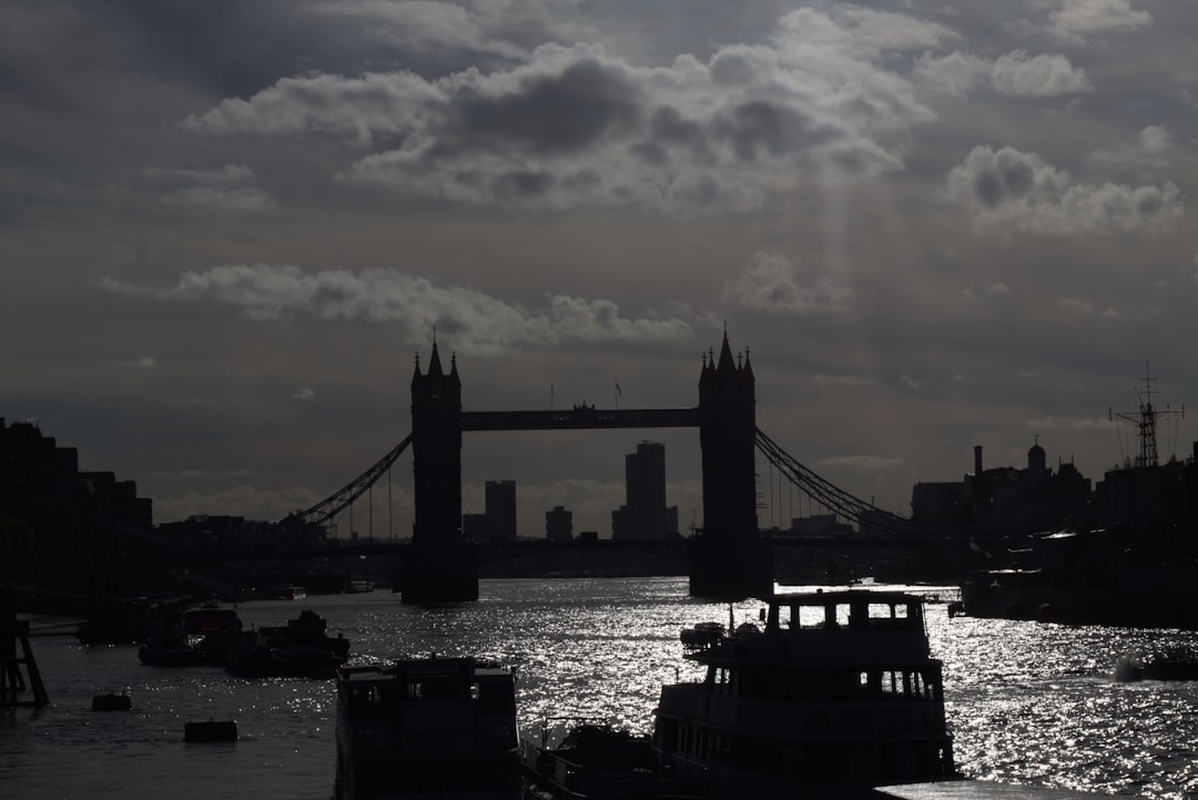 USD/HKD currency pair chart showing 7.8000 pivot level