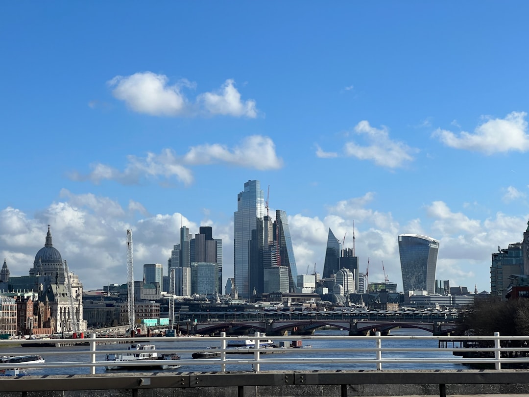 USD/KRW technical analysis chart with 1,460.00 pivot levels highlighted