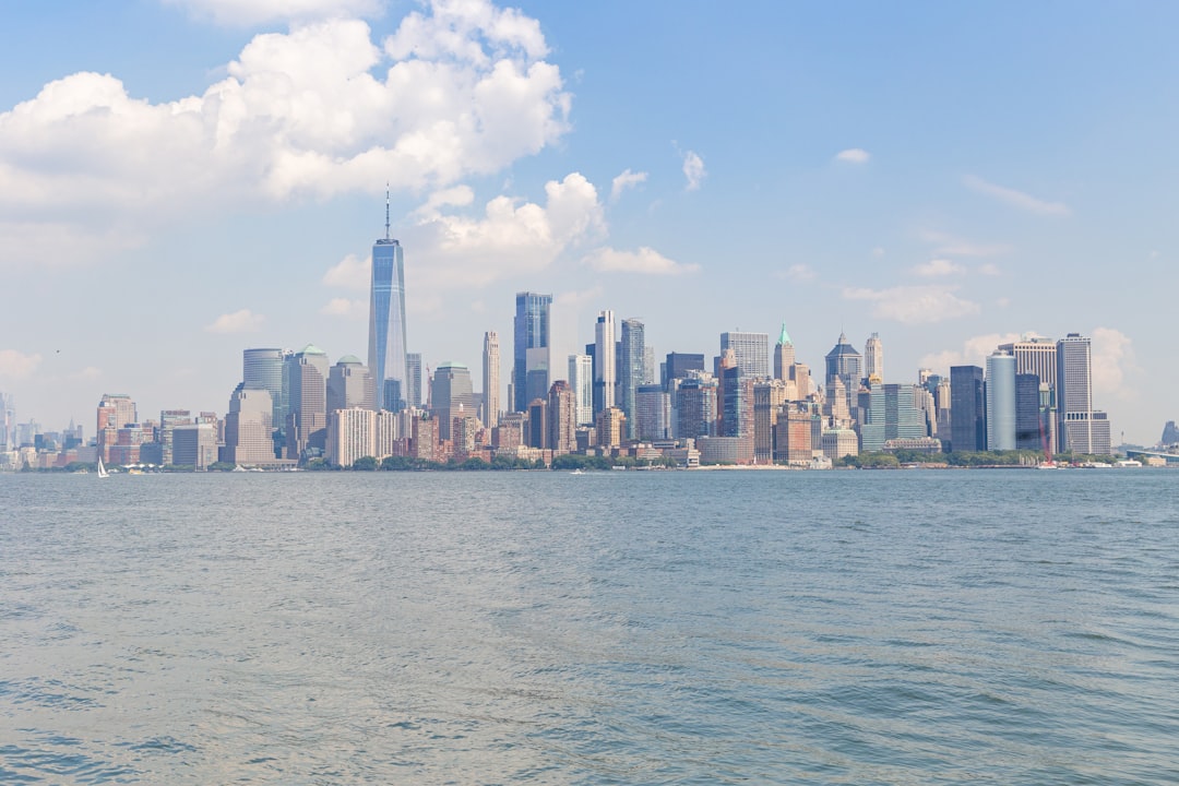 USD/MXN chart displaying key support and resistance levels around 17.2000 pivot point.