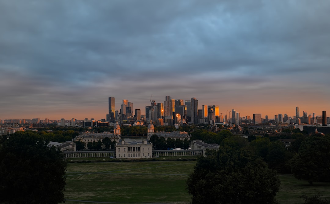 USD/SGD currency chart illustrating key pivot and support/resistance levels.