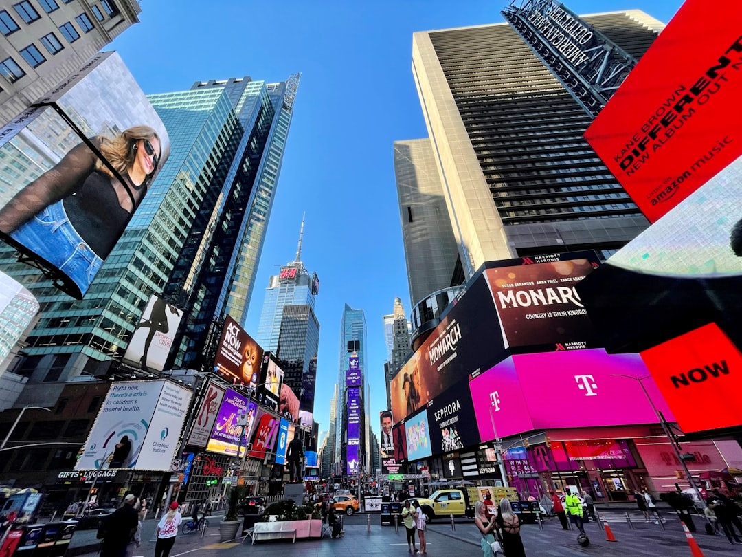 USD/SGD currency pair chart showing key support and resistance levels