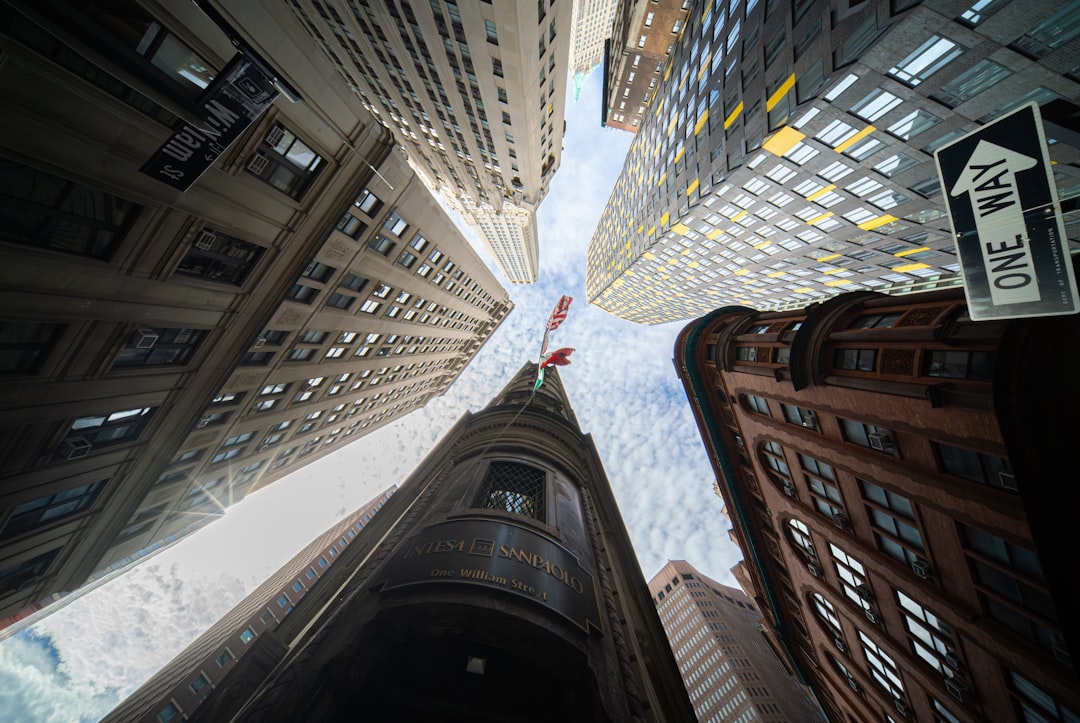 Шанхайский горизонт: Политические риски давят на индекс Shanghai Composite