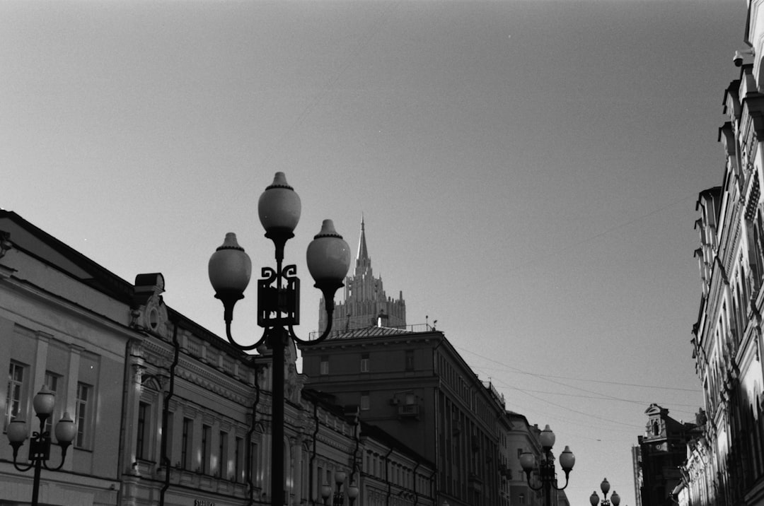 Black & white city street, MOEX Russia Index 2,774, tech de-risking, macro trends