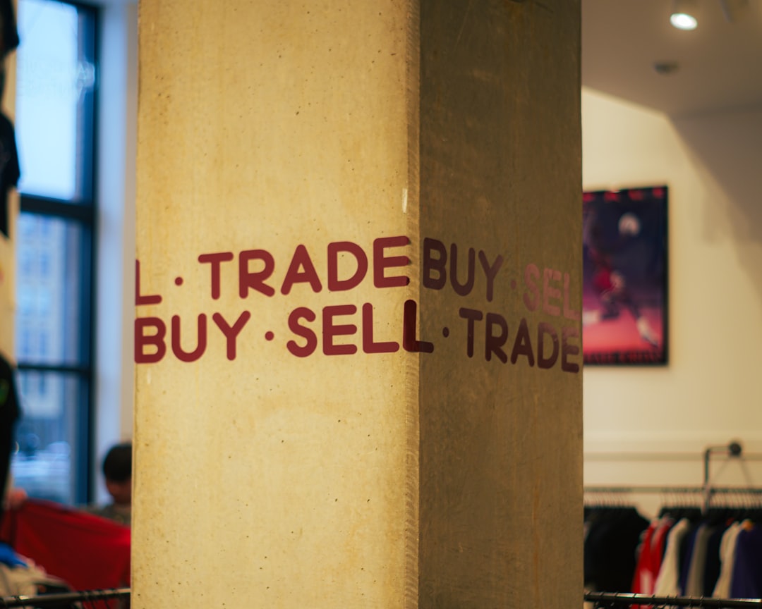 PEPE price update: 'I TRADE' sign signals potential price action within downtrend.