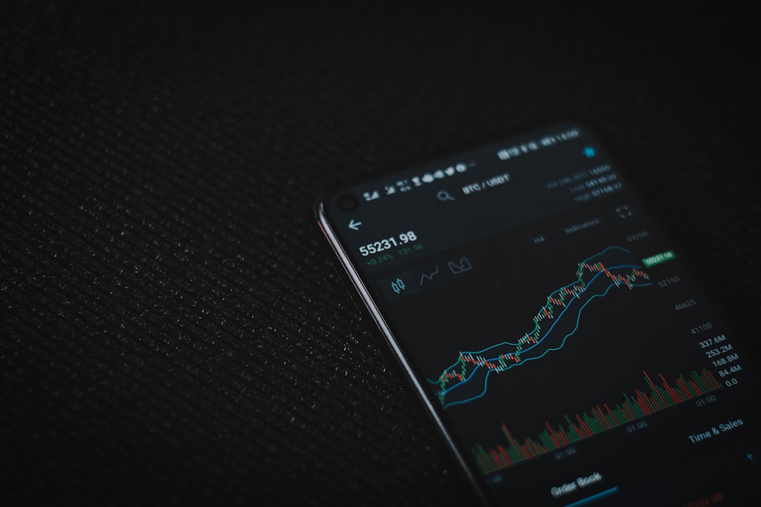 ENS crypto on smartphone: Navigating Ethereum macro flows at $6.94
