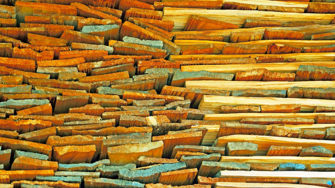 Brown lumber logs, 400.30 pivot zone analysis for the wood market.