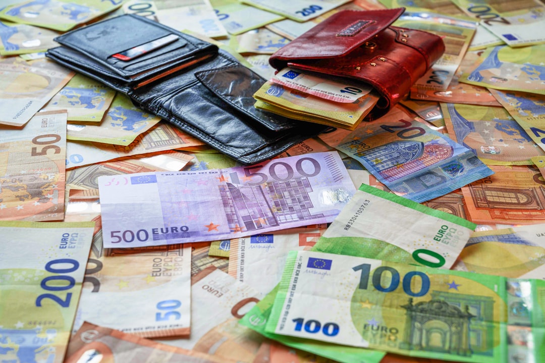 SOFI stock chart, earnings, and money pile: navigating the 15.25 breakout.