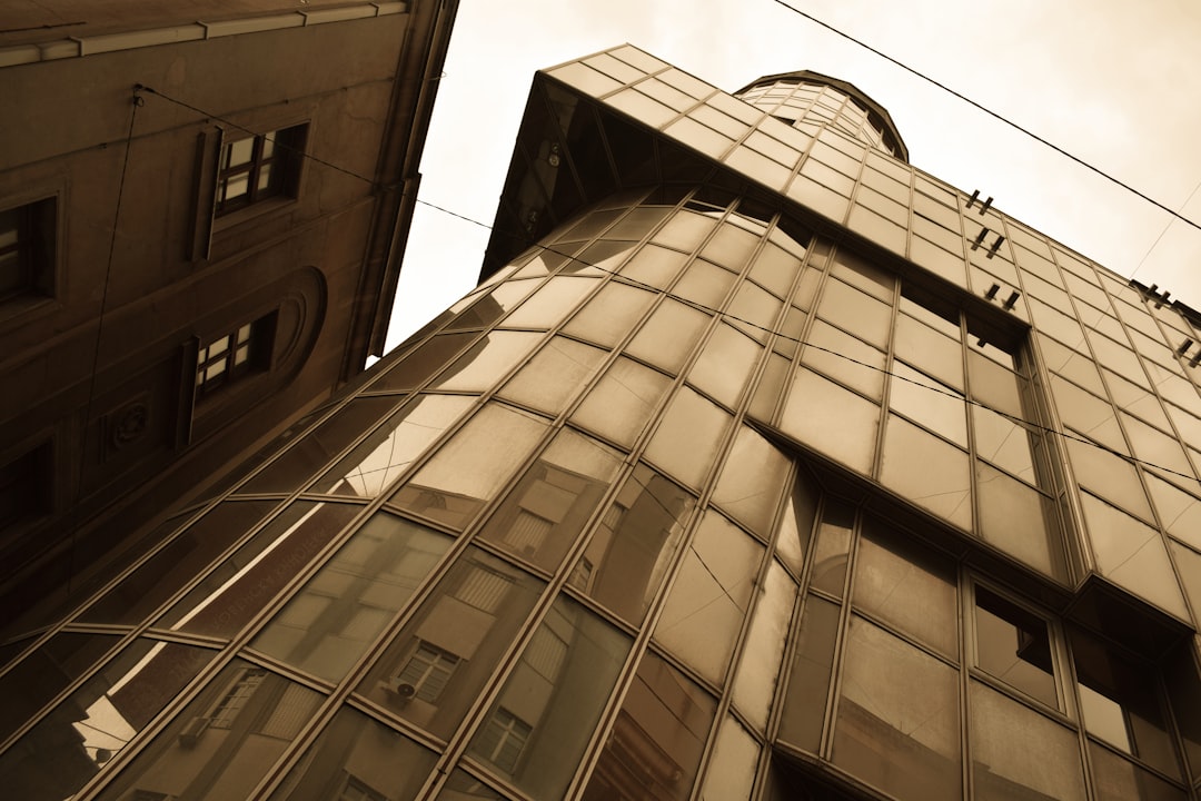 Современный офис Meta: инвестиции в ИИ и спрос на рекламу для отчета Q4.