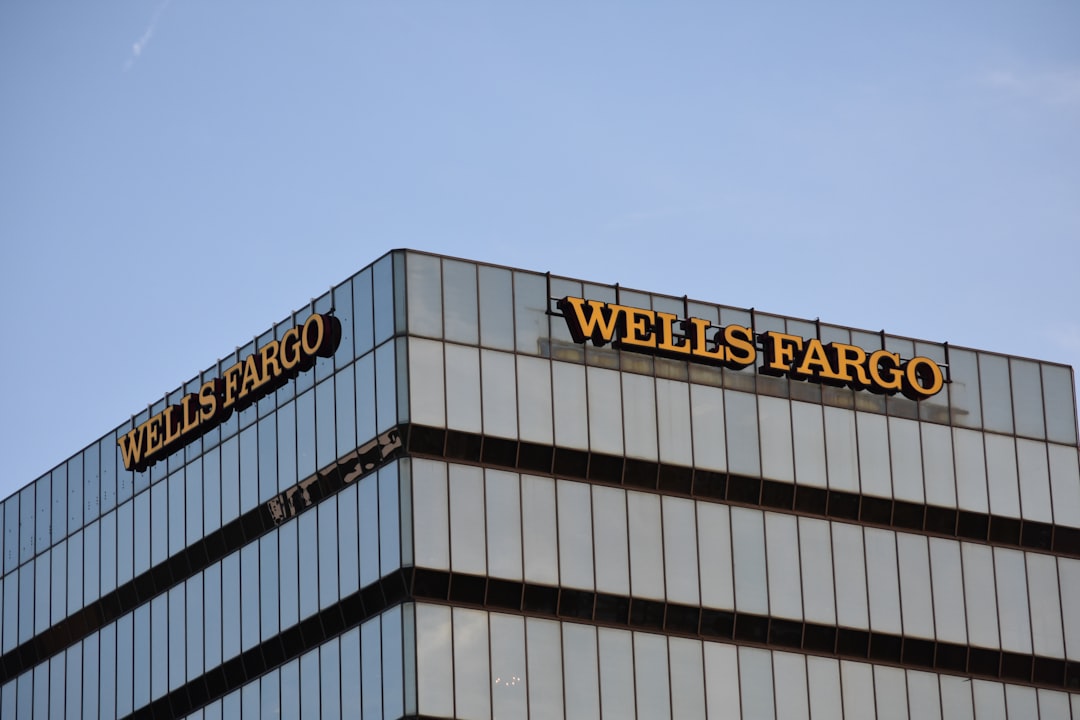 Wells Fargo building, WFC Q4 earnings strategy, NII, credit risk analysis