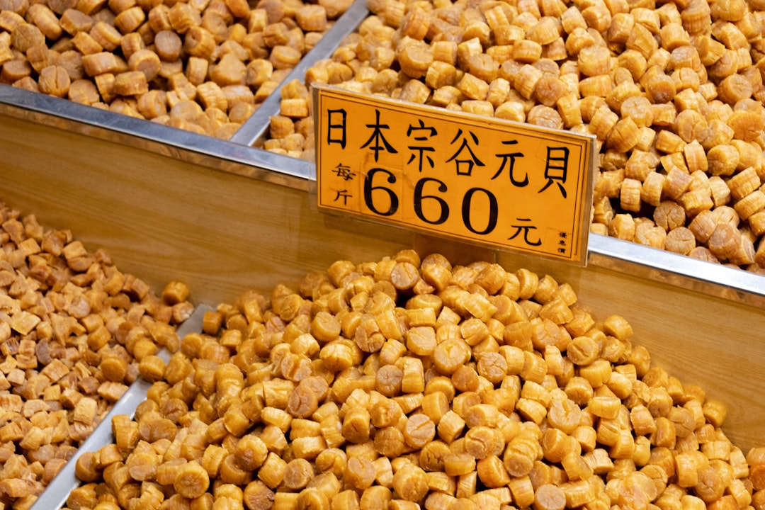 貨架上的棕色和米色大豆，呼應交易1,063.75支撐位。