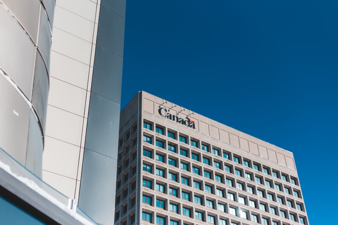 CAH Q4 Earnings: White concrete building symbolizes Cardinal Health's strategic growth and financial outlook.