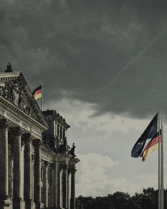 AUDCAD currency pair chart showing consolidation and key technical levels