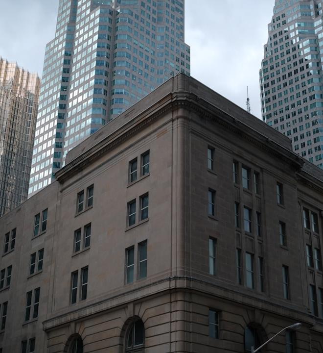 AUDCAD chart illustrating market volatility and key support/resistance levels