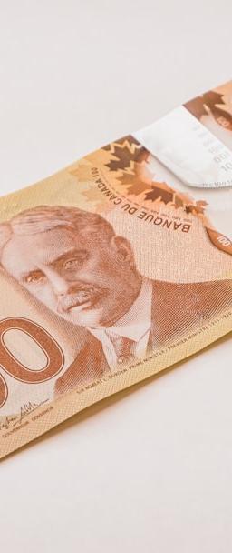 Bond market chart showing yield curve and volatility indicators, with focus on US 10Y Treasury.