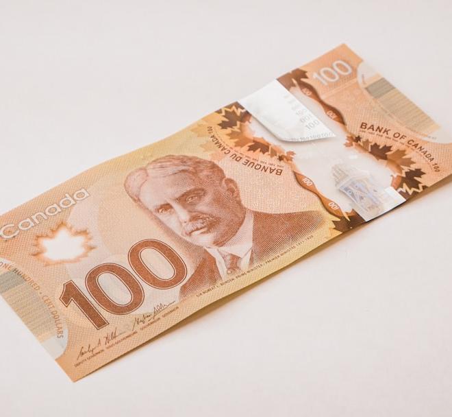 Bond market chart showing yield curve and volatility indicators, with focus on US 10Y Treasury.