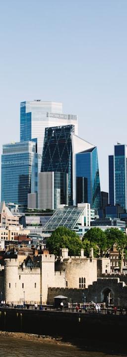 Stock chart illustrating the volatility of California Resources Corporation (CRC) after a mixed earnings report.