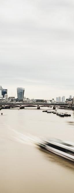 Graph showing US 10Y Treasury and US 30Y Treasury yield curves with market volatility