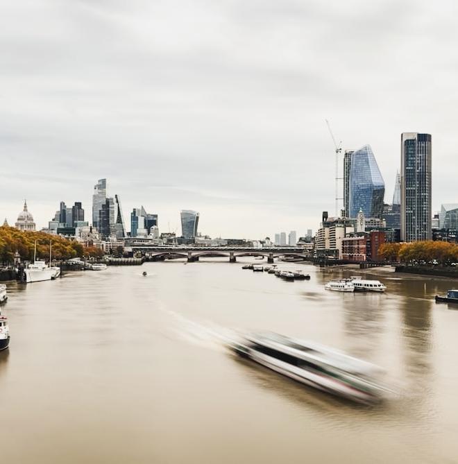 Graph showing US 10Y Treasury and US 30Y Treasury yield curves with market volatility