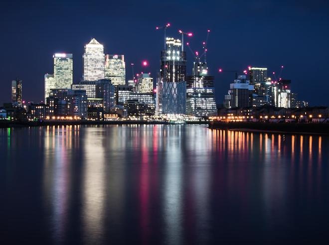 Line chart illustrating bond yields and market volatility, with a focus on US 10-year Treasury