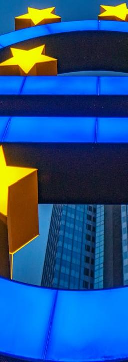 GLD ETF Price Chart and Gold Bullion Visuals