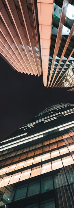 Gold bar chart showing price breakout towards 5625 resistance