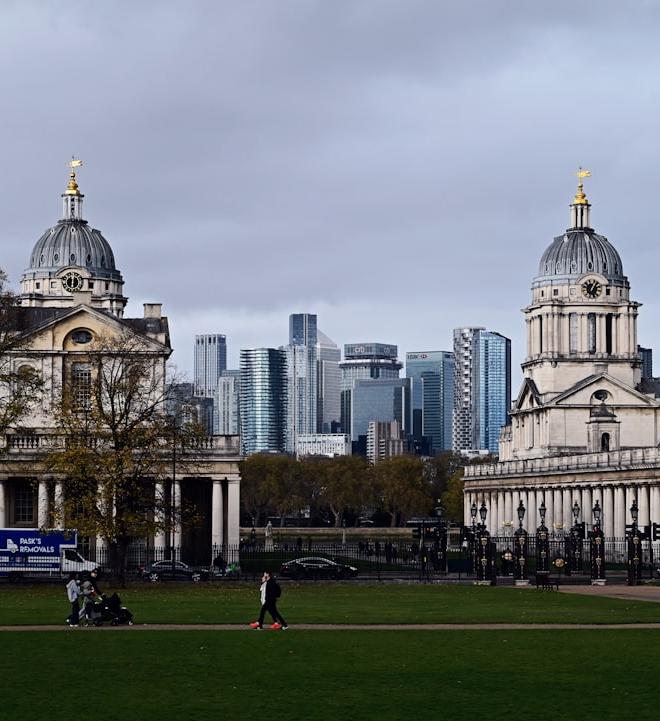 Hang Seng Index (HK50) chart with candlesticks and technical indicators, reflecting market volatility and key levels amidst geopolitical events.