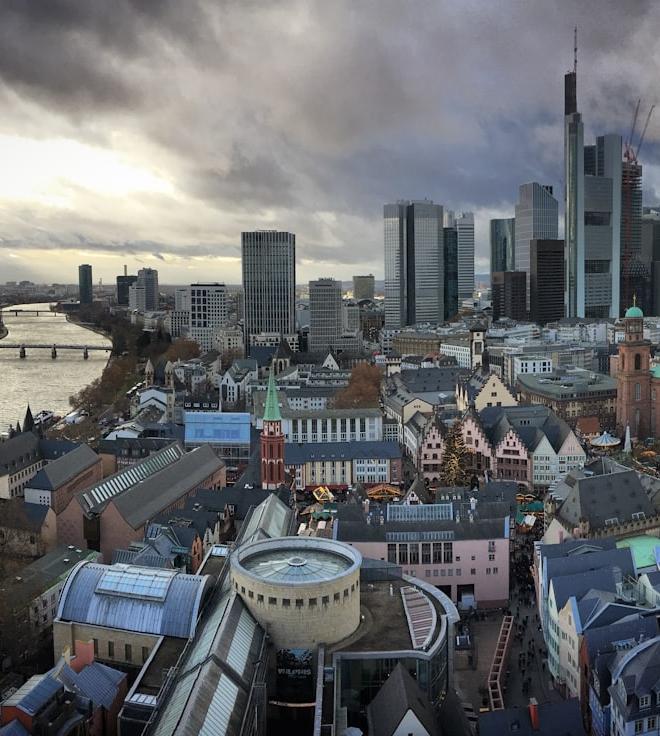 Map highlighting key energy routes and geopolitical hotspots in the Middle East.