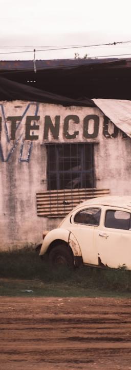 Mexican peso banknotes illustrating economic indicators and inflation.