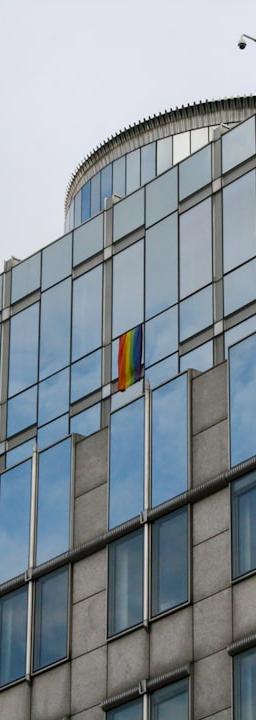 NL25 index chart showing consolidation with key resistance and support levels highlighted.