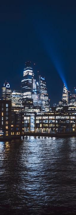 Silver bullion and candlestick chart representing XAGUSD market analysis