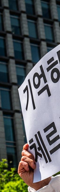 Solana (SOL) price chart indicating market movements amidst ETF outflows and ecosystem news.