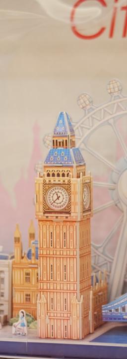 Spanish flag with inflation charts in the background, symbolizing the CPI data report.