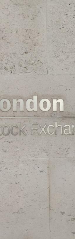 US500 index chart showing price movements and key support/resistance levels