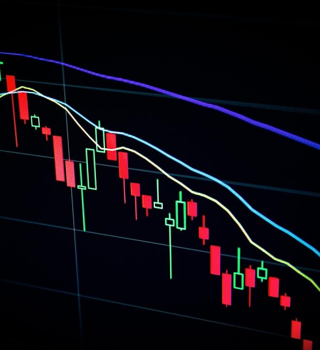 Kemeruapan harga Bitcoin: jalur cahaya merah & biru likuiditi makro.