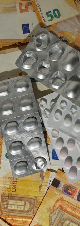 Ionis Pharmaceuticals stock drop: silver dice on money pile after Q4 miss.