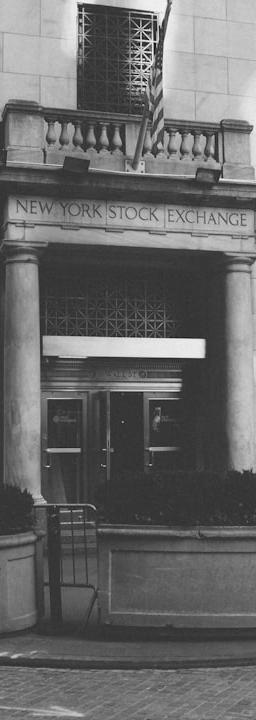 a black and white photo of a building
